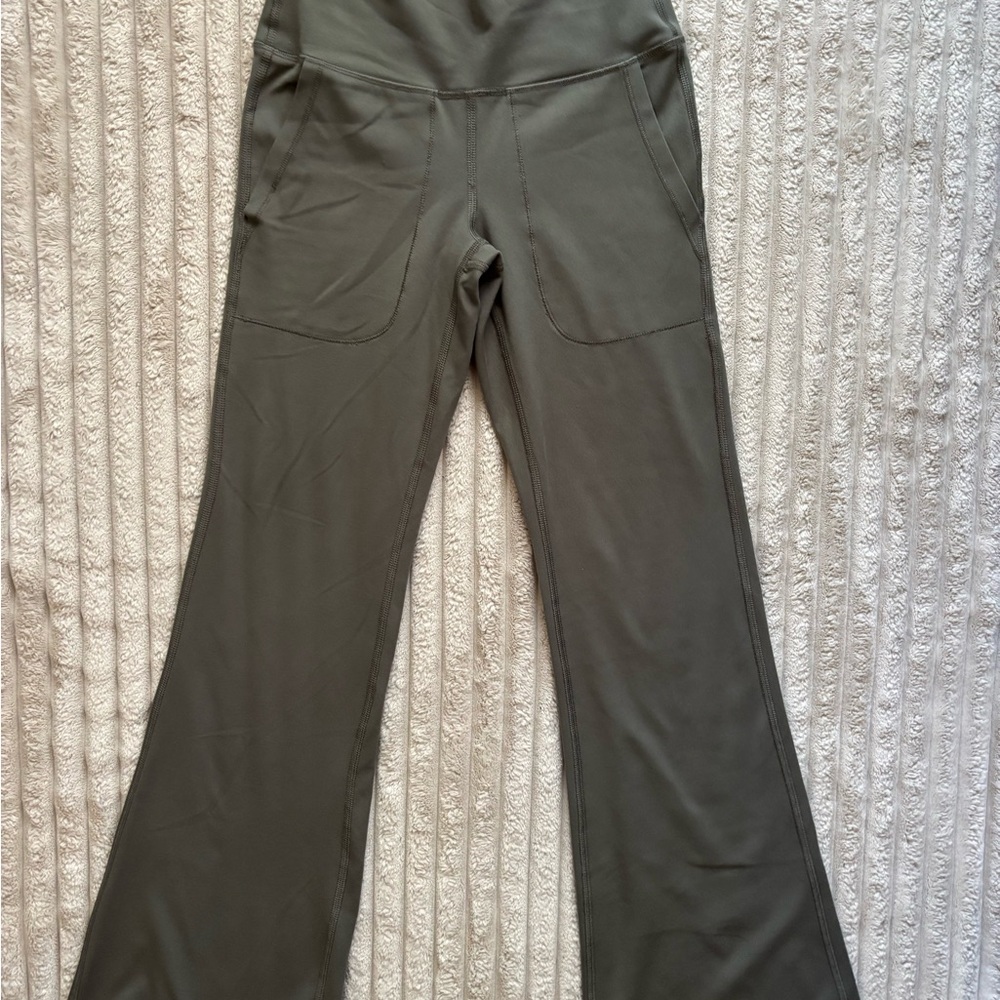 90 Degree by Reflex muted/army green flare leggings with pockets